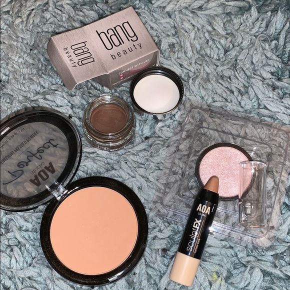 Random makeup bundle - Picture 2 of 2